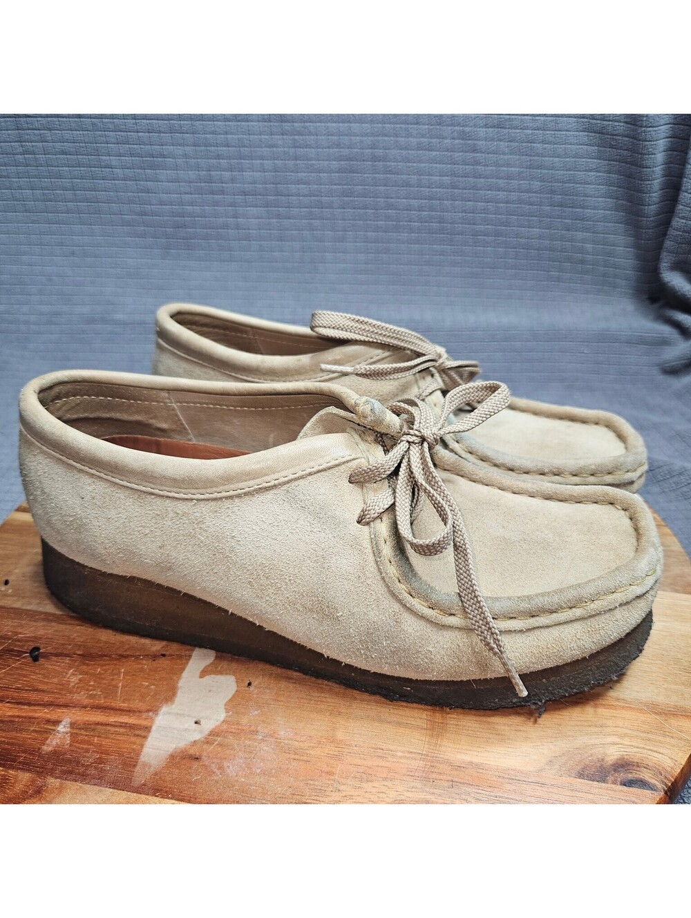 Clarks Wallabee Flats Women’s 8 M Tan Suede Moccasin Lace-Up Crepe Sole